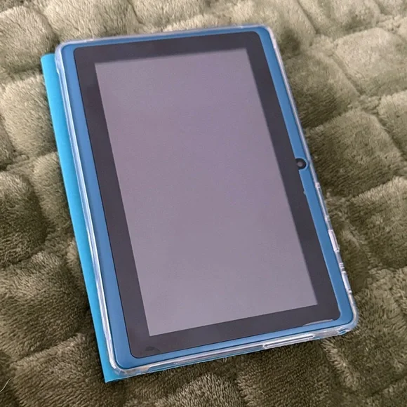 Android Tablet with Case - Picture 2 of 8